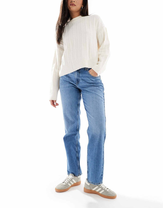 Mom Jeans in Mid Wash Blue – High-Waist Relaxed Fit Denim for Women in Pakistan | DENIMS
