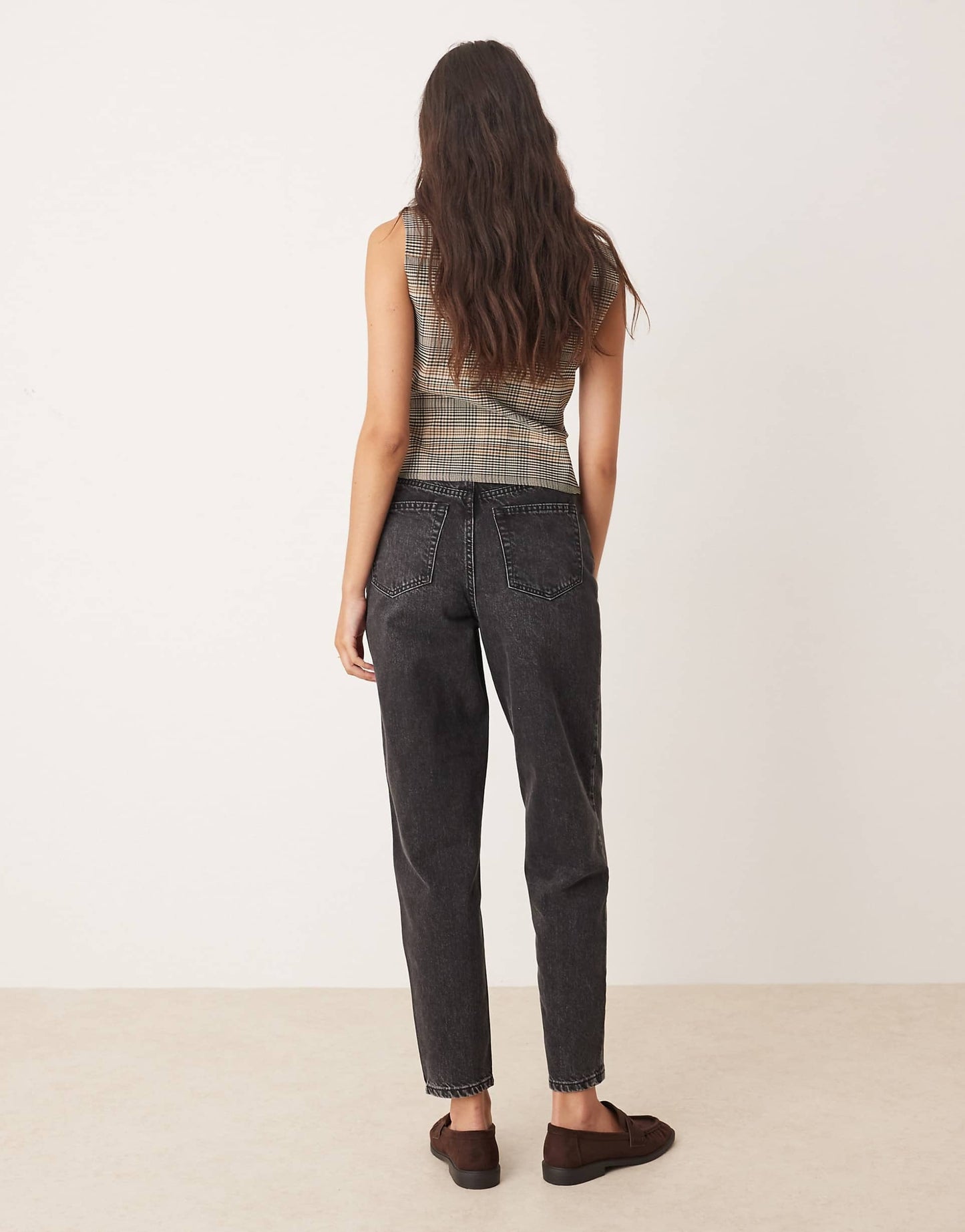 Women’s Mom Jeans in Black Wash – High Waist Relaxed Fit Denim for Effortless Everyday Style in Pakistan | DENIMS