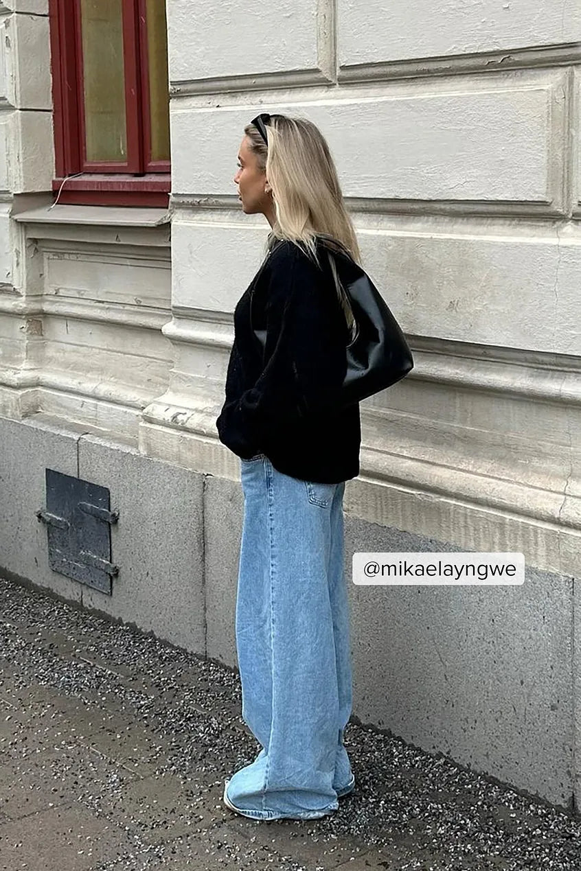 Wide Low Waist Jeans in Light Blue - Stylish & Comfortable Denim