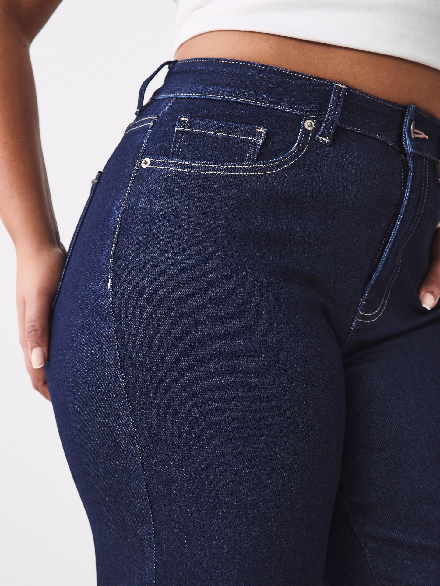 Women Rinse Hourglass Wide Leg Jeans – Trendy High-Waisted Cotton Denim for Pakistan | DENIMS