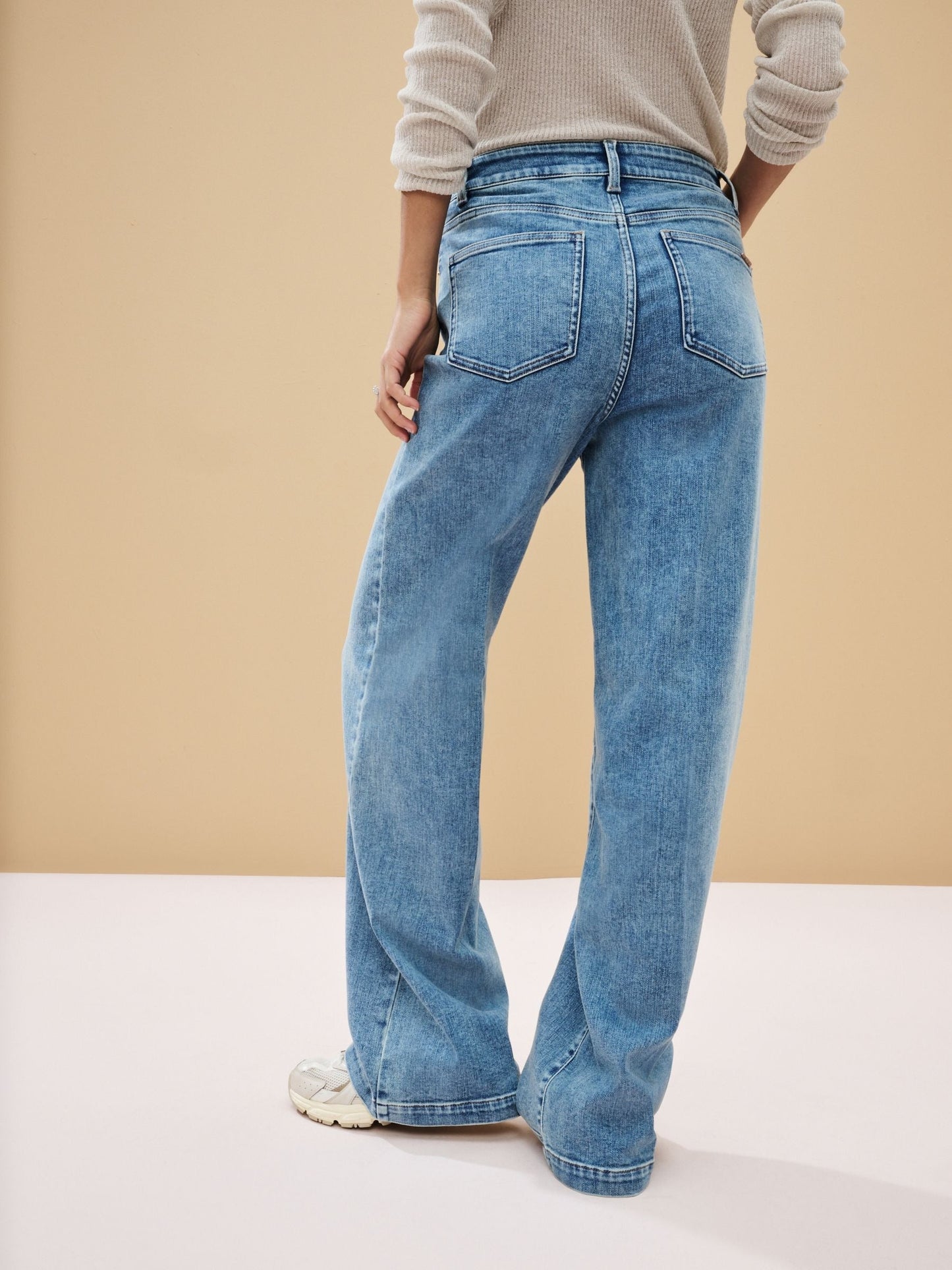 Women Mid Blue Wide Leg Jeans – Trendy High Waist Denim Pants for Women in Pakistan | DENIMS