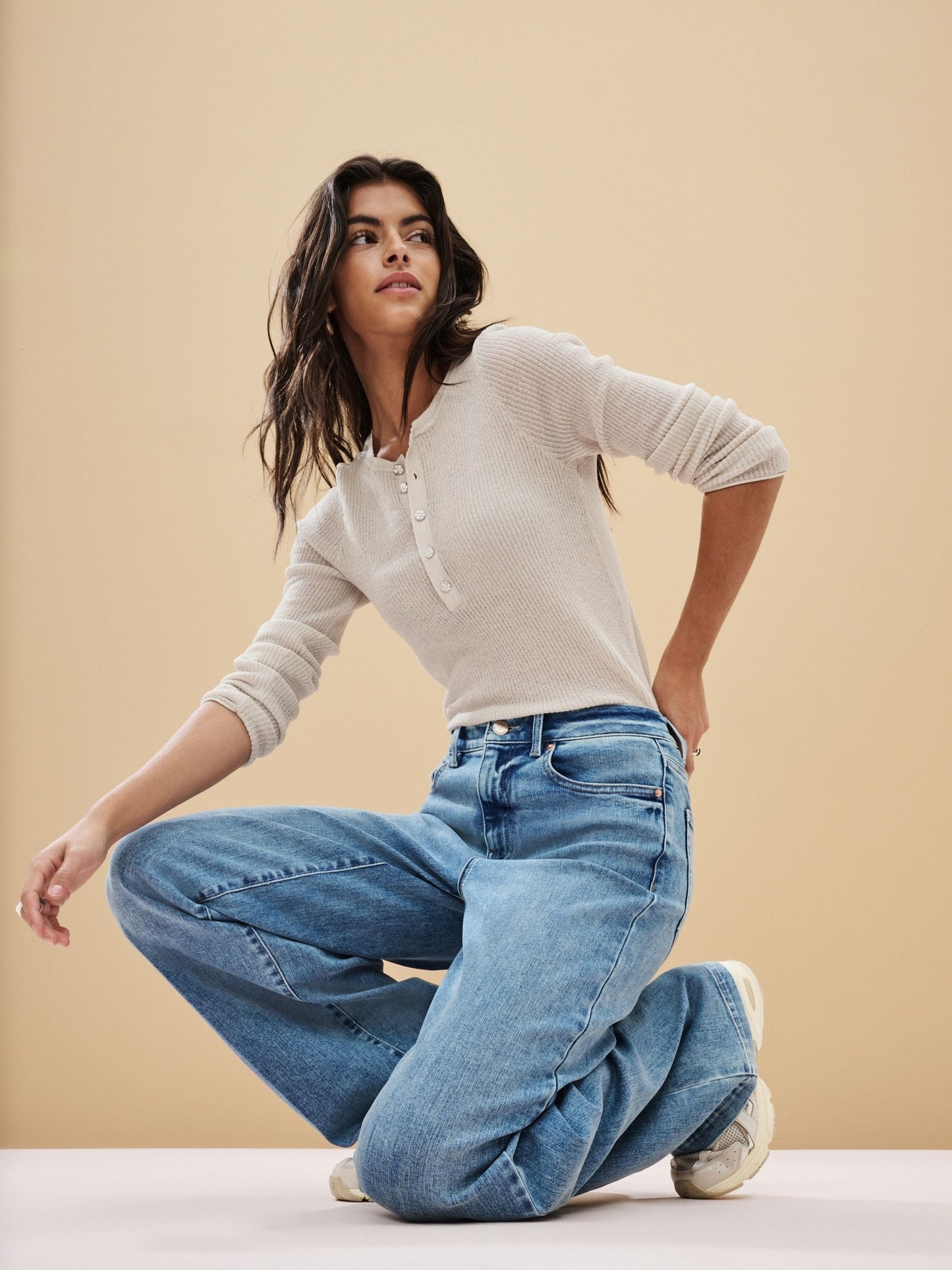 Women Mid Blue Wide Leg Jeans – Trendy High Waist Denim Pants for Women in Pakistan | DENIMS