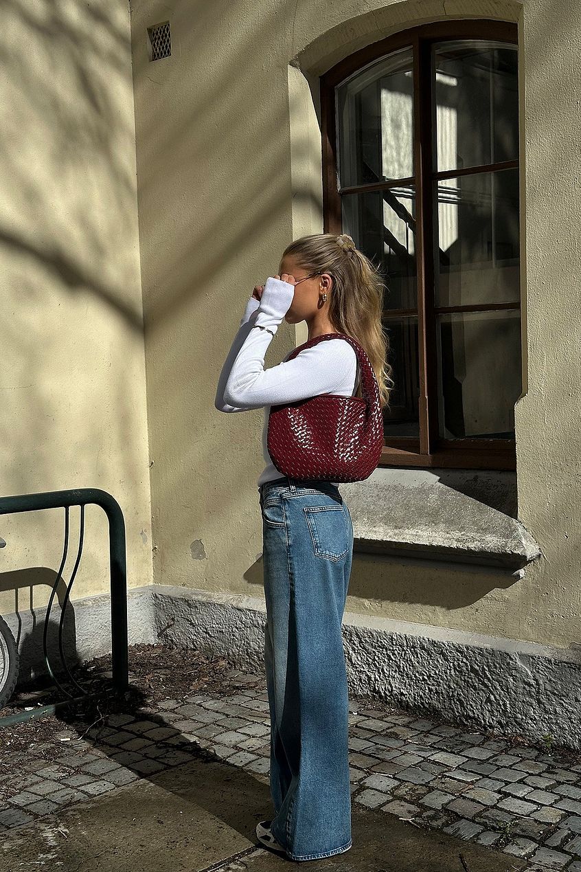 Women Low Waist Wide Leg Jeans with Seam Details – Trendy Low-Rise Baggy Denim, Structured Seams for Shape | DENIMS