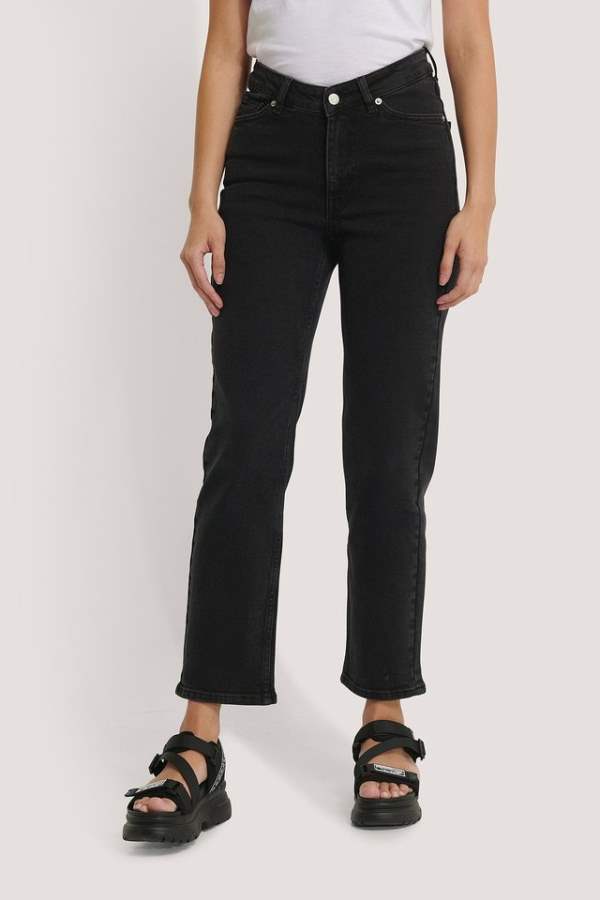 Straight Fit Mid-Rise Clean Look Stretchable Jeans