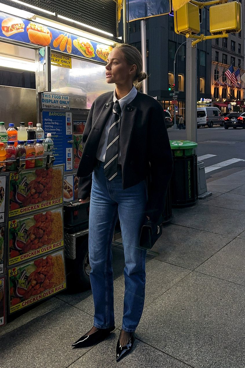 Women Straight High Waist Jeans – High-Rise Straight Leg Denim for Everyday Pakistan | DENIMS