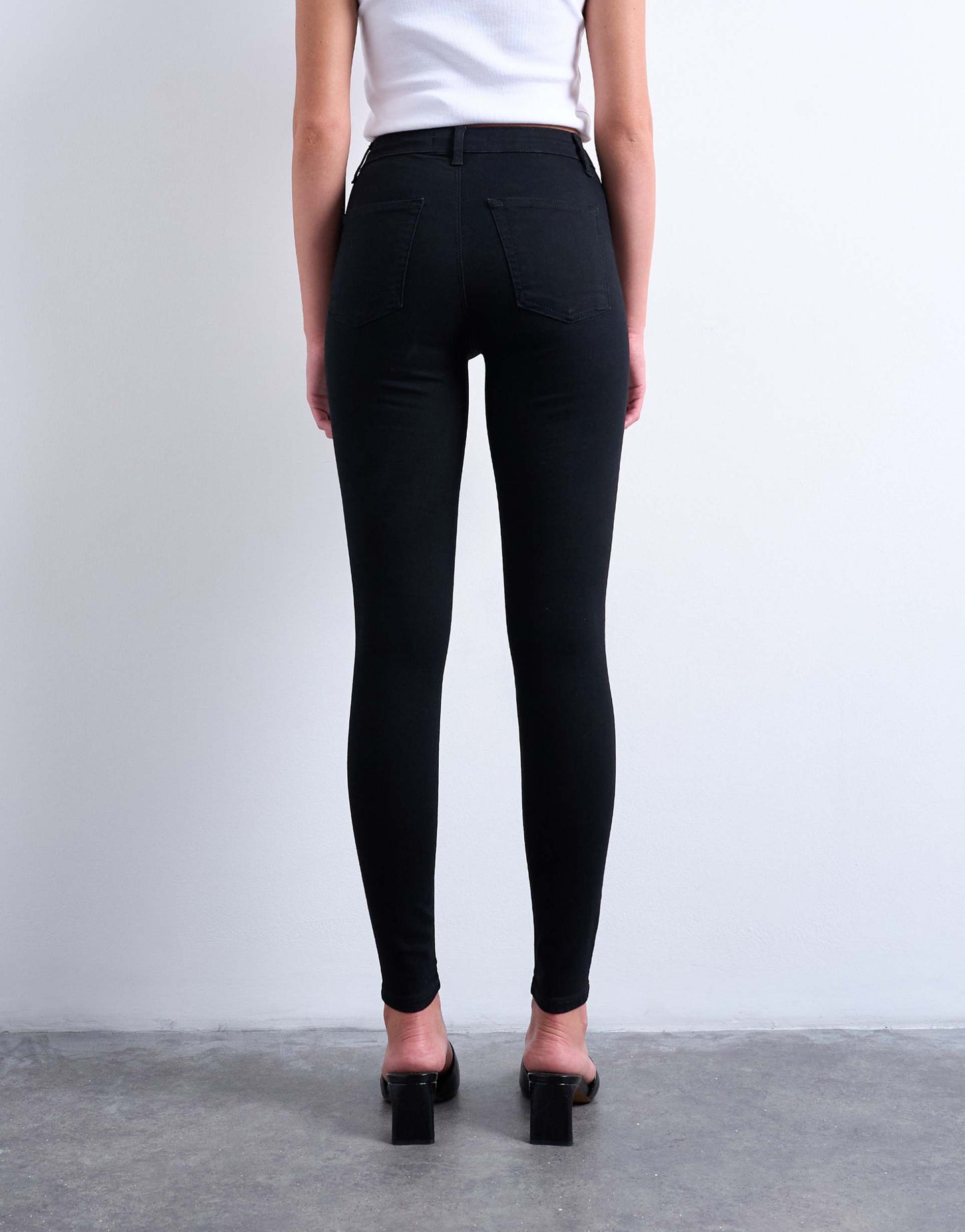 Women Skinny Jean in Black – Slim Fit Stretch Denim | DENIMS