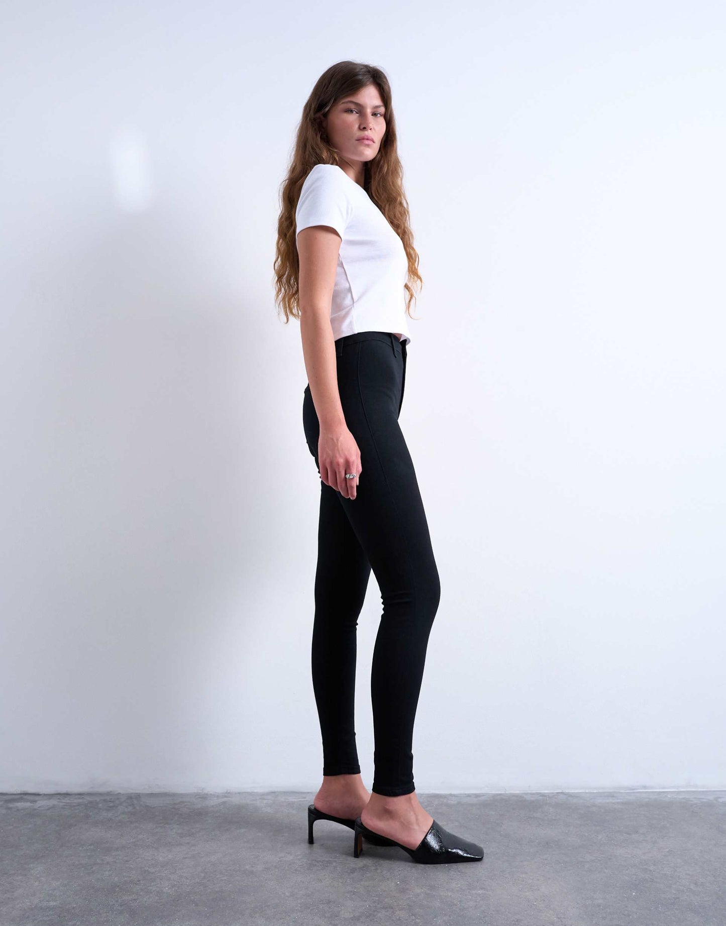 Women Skinny Jean in Black – Slim Fit Stretch Denim | DENIMS