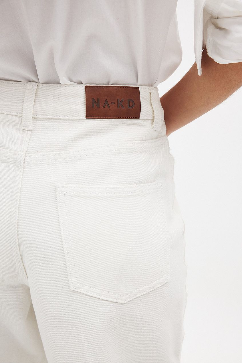 Women Cropped Scallop Detail Denim Jeans – Feminine Scallop Hem, Trendy Cropped Fit | DENIMS