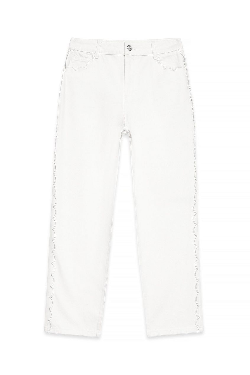 Women Cropped Scallop Detail Denim Jeans – Feminine Scallop Hem, Trendy Cropped Fit | DENIMS