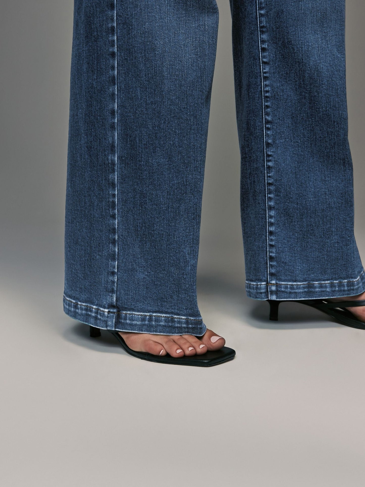 Women Dark Blue Wide Leg Hourglass Jeans – High Waist Flattering Fit Denim Pants in Pakistan | DENIMS