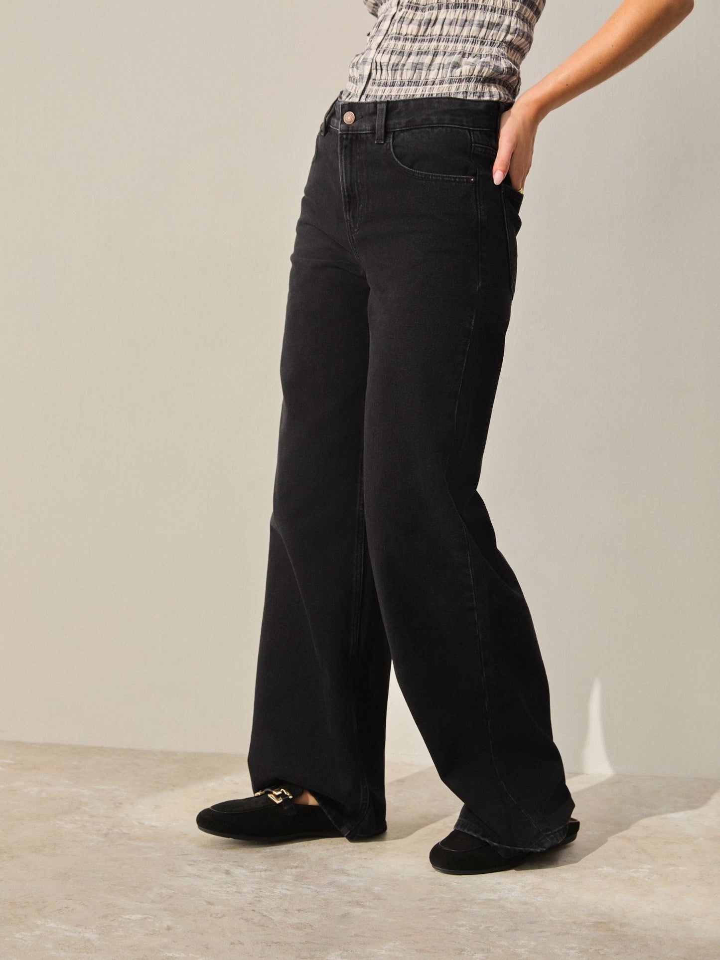 Women Black Wide Leg Jeans – Trendy High Waist Denim Pants for Pakistan | DENIMS