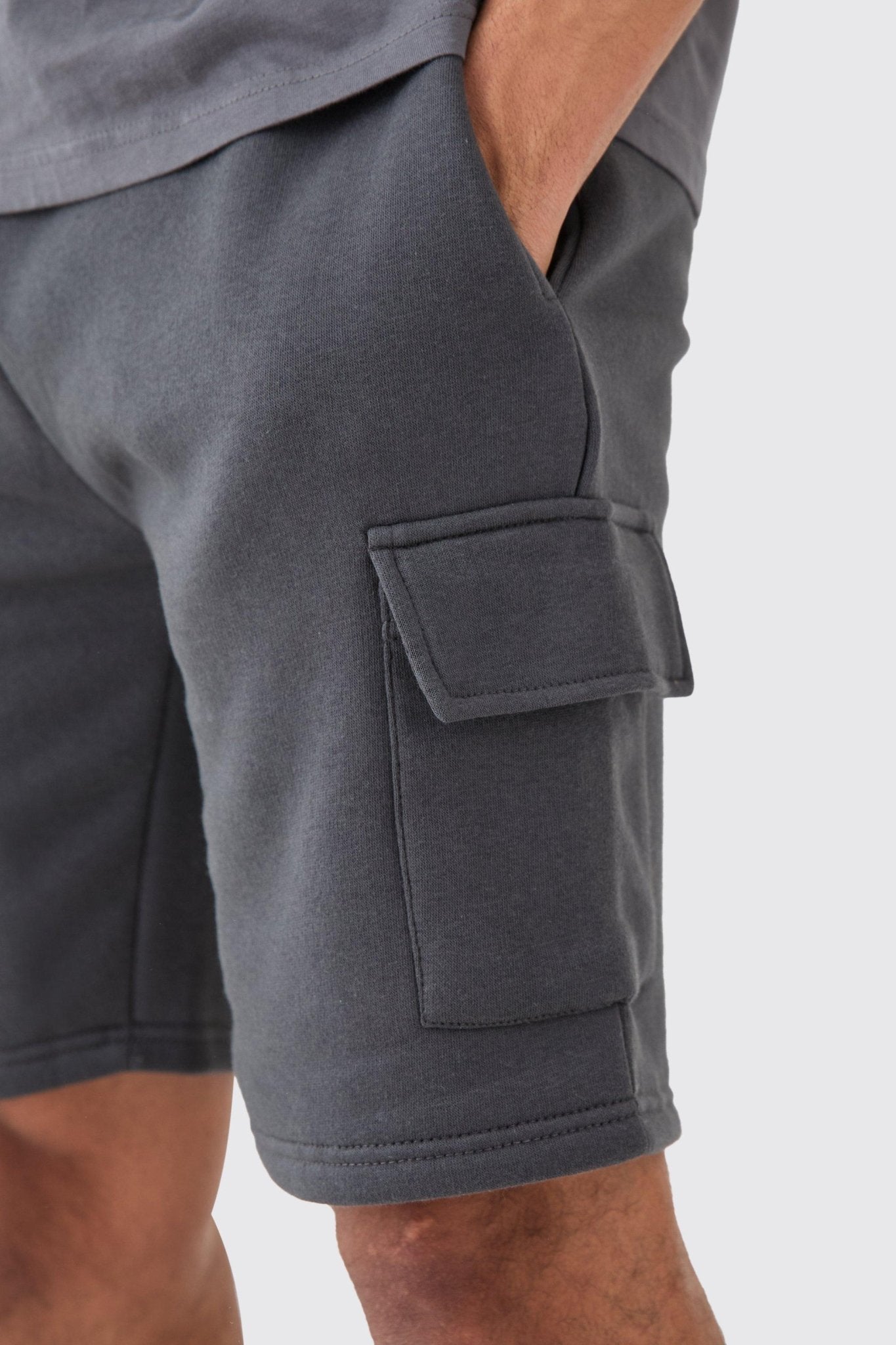 LOOSE FIT MID LENGTH CARGO SHORT - DENIMS - Shorts -