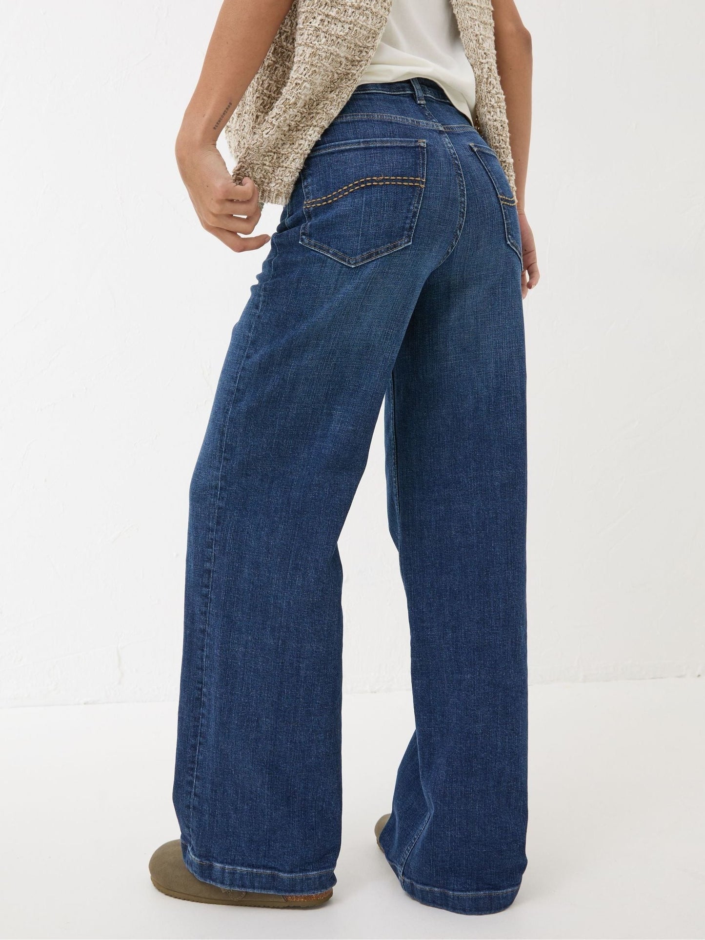 Women Fat Face Welling Blue Wide Leg Jeans – Trendy High Waist Denim for Pakistan | DENIMS