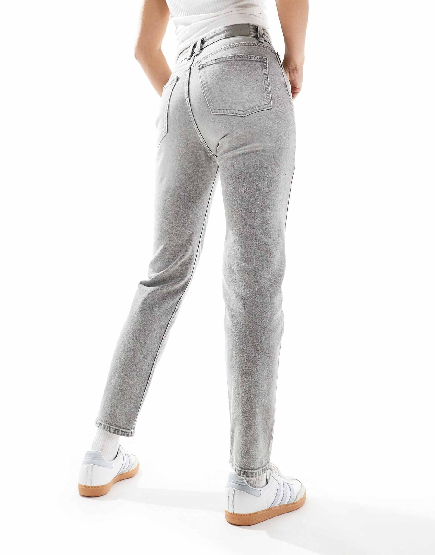 Women’s Grey Mom Jeans – High Waist Relaxed Fit Denim for Everyday Comfort in Pakistan | DENIMS