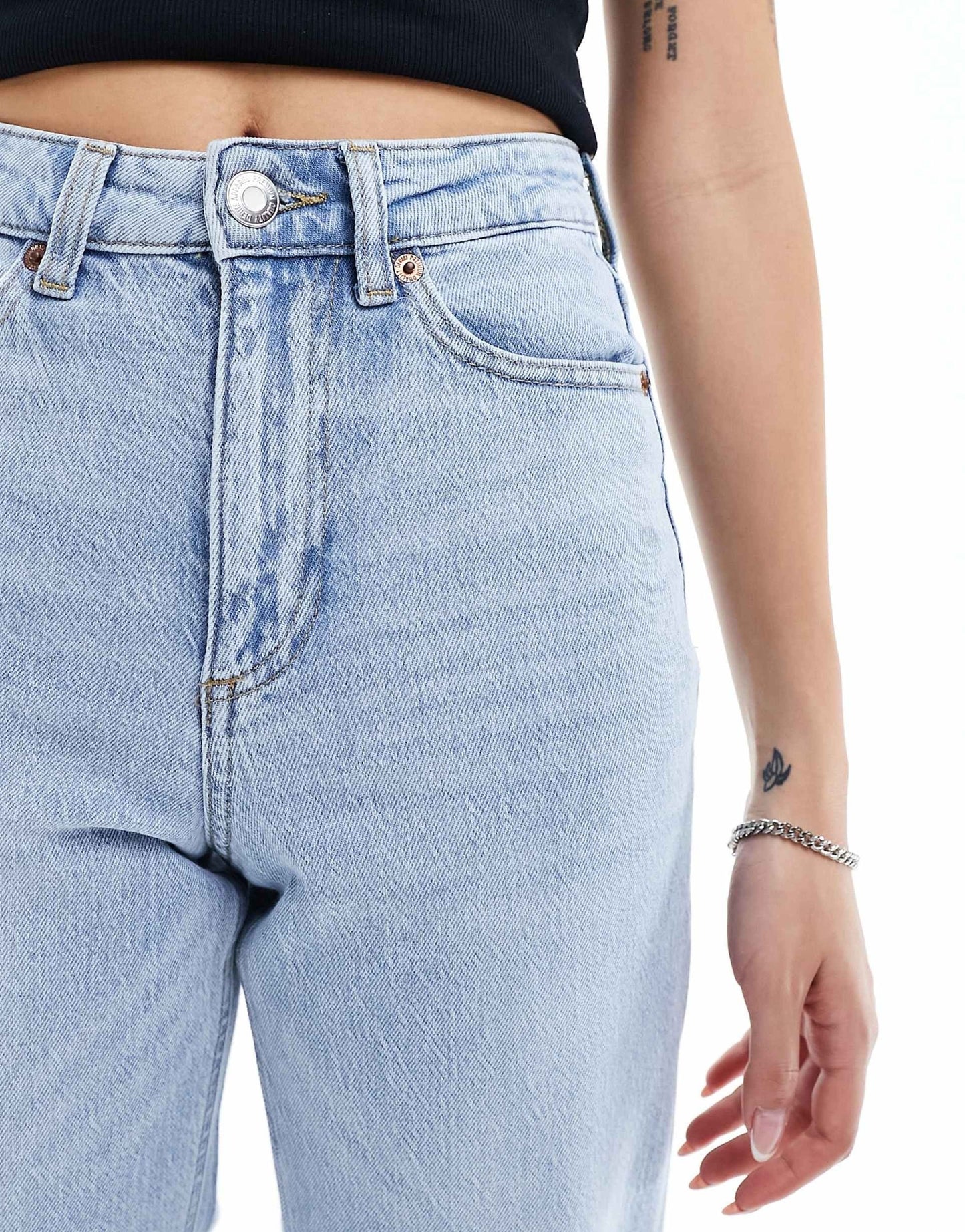 Women’s Mom Jeans in Light Blue Denim – High Waist Relaxed Fit Jeans for Effortless Everyday Style in Pakistan | DENIMS