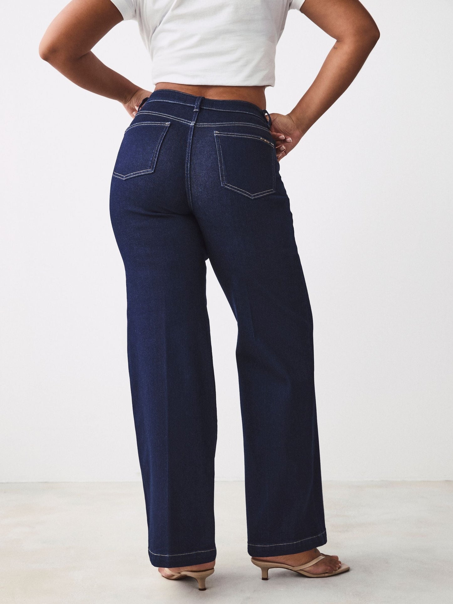 Women Rinse Hourglass Wide Leg Jeans – Trendy High-Waisted Cotton Denim for Pakistan | DENIMS
