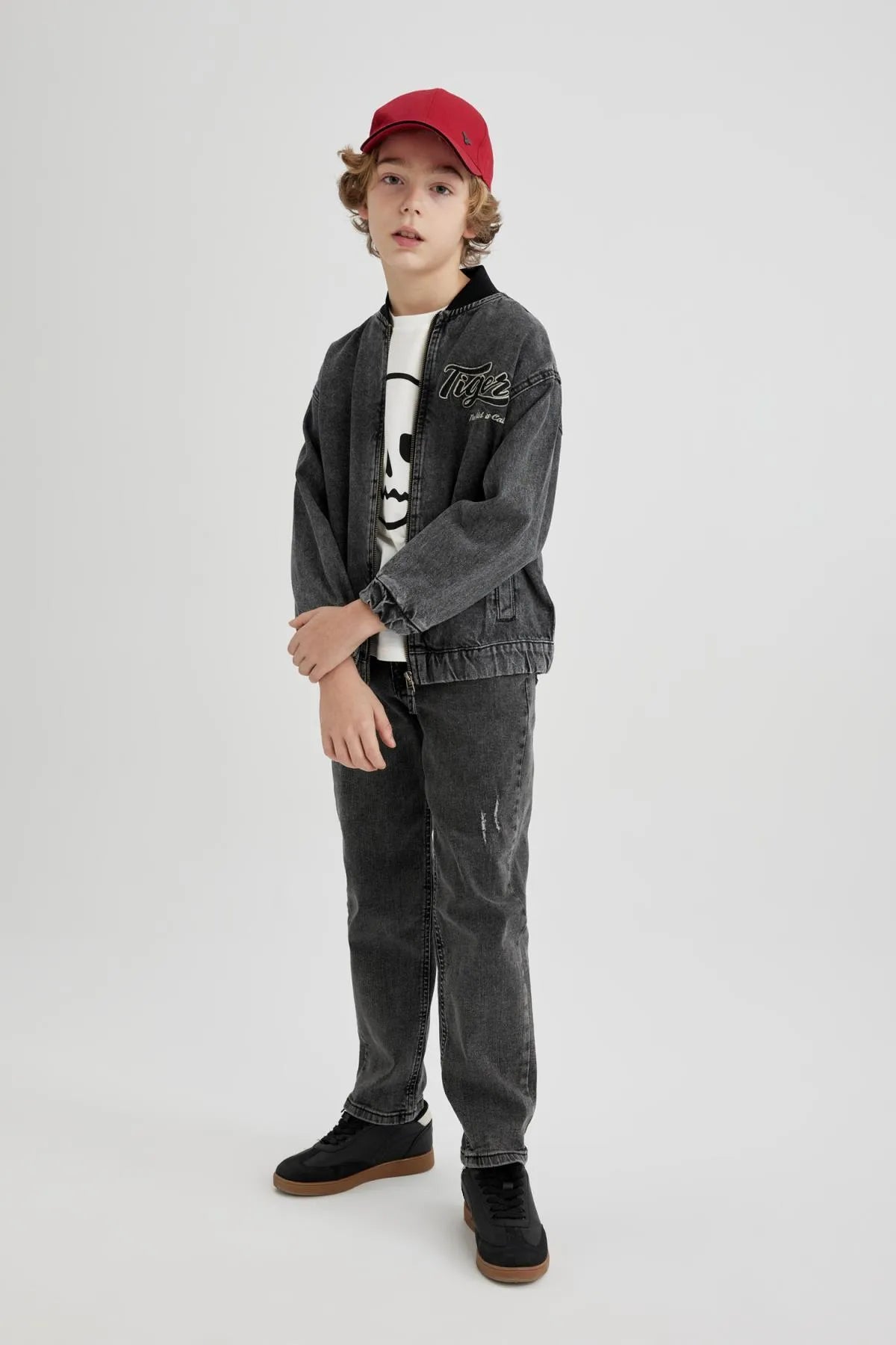 Straight Fit Ripped Detailed Straight Leg Jeans For Boys