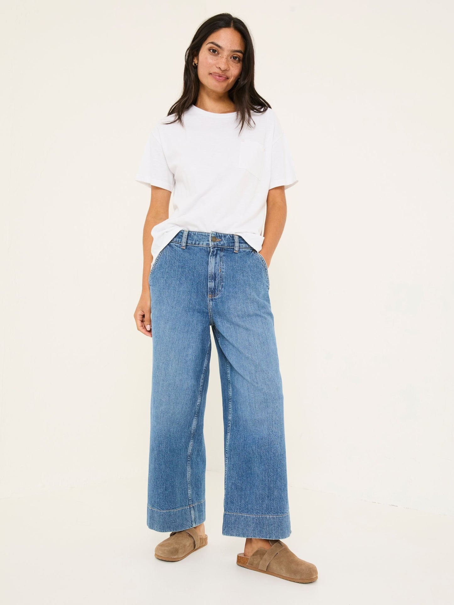 Women FatFHB INDUSTRIES Hove Blue Denim Wide Leg Crop Jeans – Stylish Cropped Denim for Pakistani Women