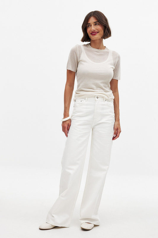 Wide High Waist Jeans for Women – Trendy, Comfortable & Flattering Fit | DENIMS Pakistan