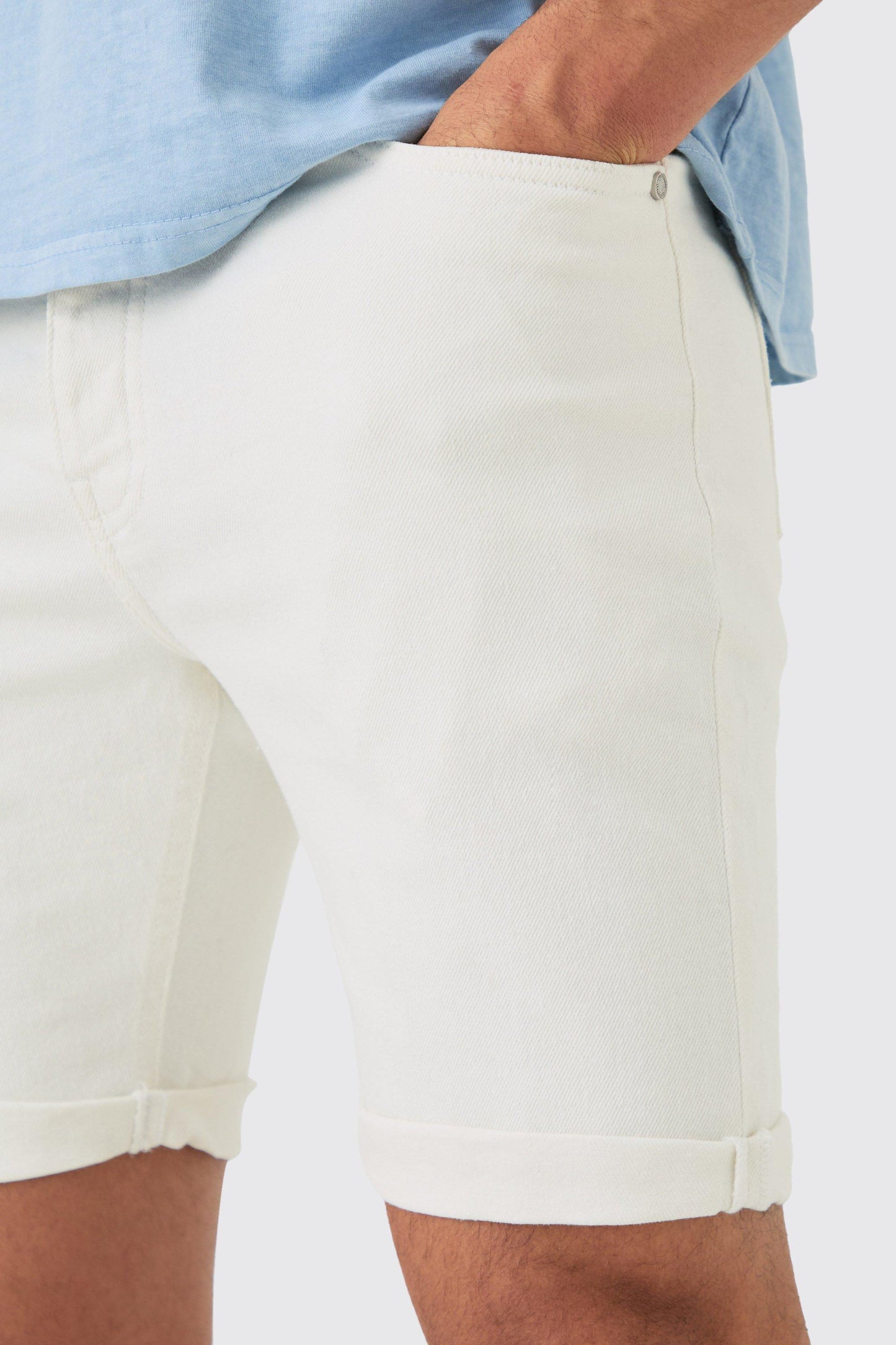 SKINNY STRETCH DENIM SHORTS IN WHITE