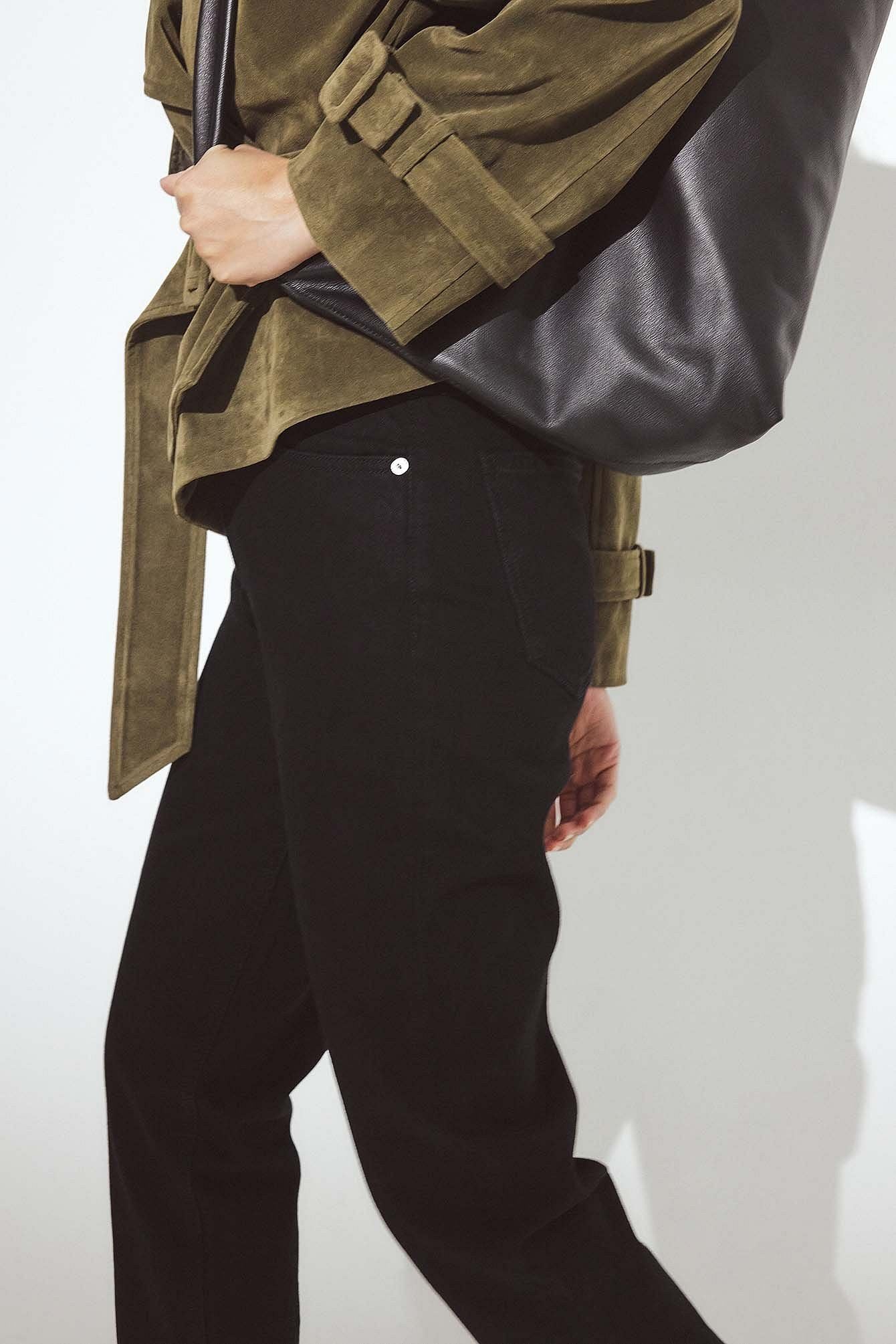 Mom High Waist Jeans for Women – Trendy Comfort Fit Denim for Everyday Pakistani Fashion | DENIMS