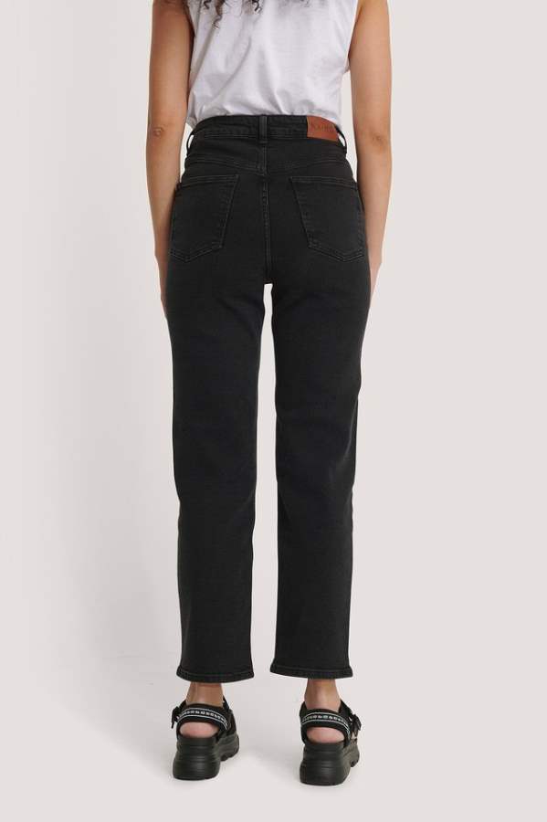 Straight Fit Mid-Rise Clean Look Stretchable Jeans