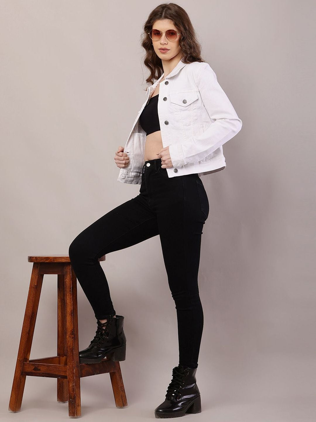 Spread Collar Cotton Crop Denim Jacket – Trendy Short-Length Outerwear for Women in Pakistan | DENIMS