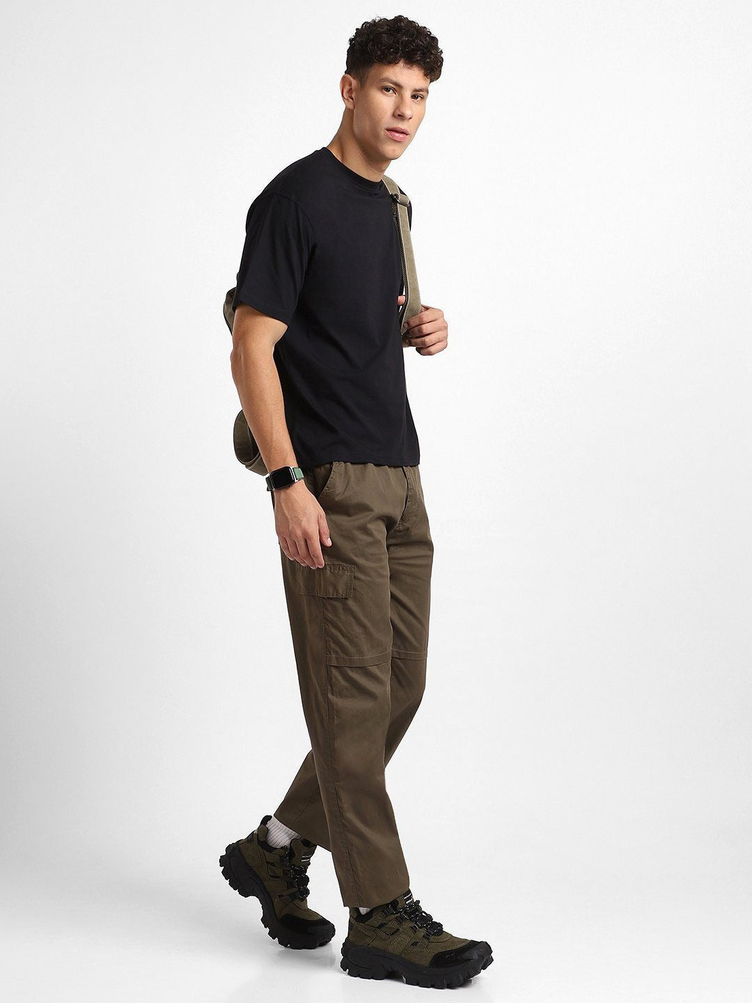 Round Neck Men Short Sleeves Oversized Cotton T-Shirt – Breathable Streetwear Comfort for Pakistani Men | DENIMS