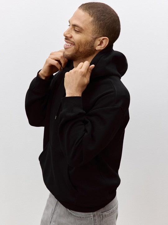 Men Black Relaxed Fit Hoodie – Comfortable Cotton Sweatshirt for Everyday Style in Pakistan | DENIMS