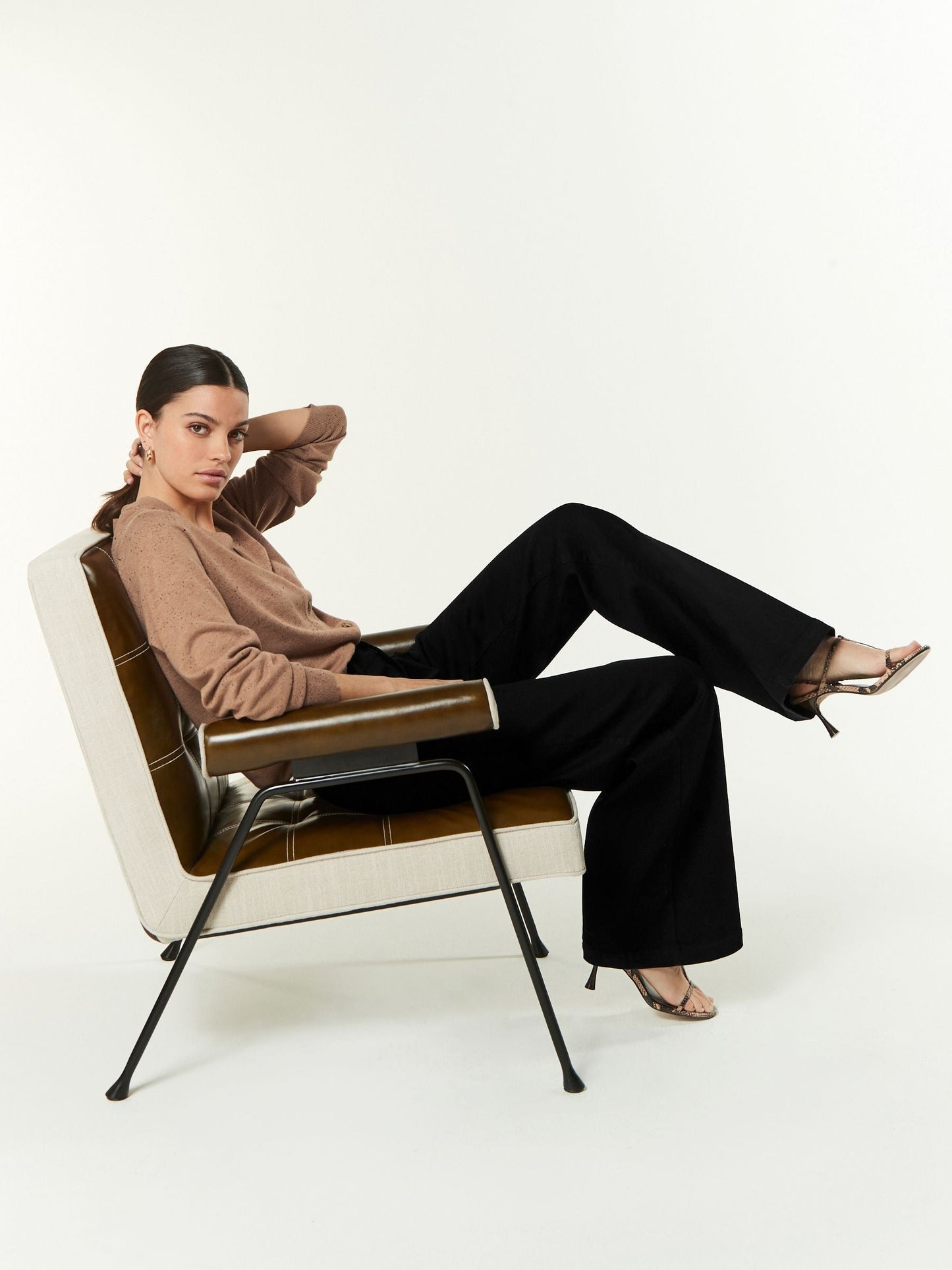 Women Black Wide Leg Jeans – High Waist Loose Fit Denim Pants for Women in Pakistan | DENIMS