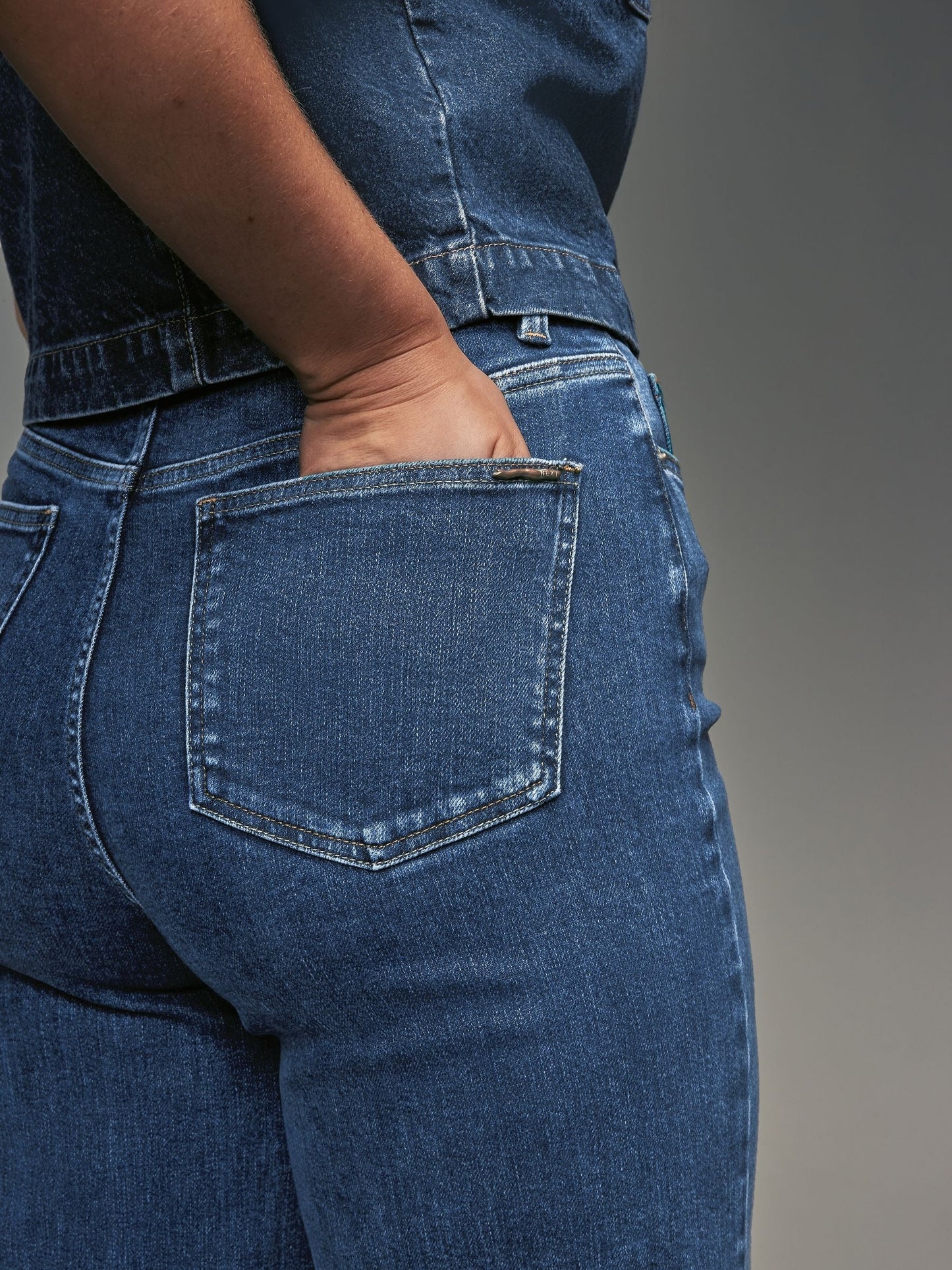 Women Dark Blue Wide Leg Hourglass Jeans – High Waist Flattering Fit Denim Pants in Pakistan | DENIMS