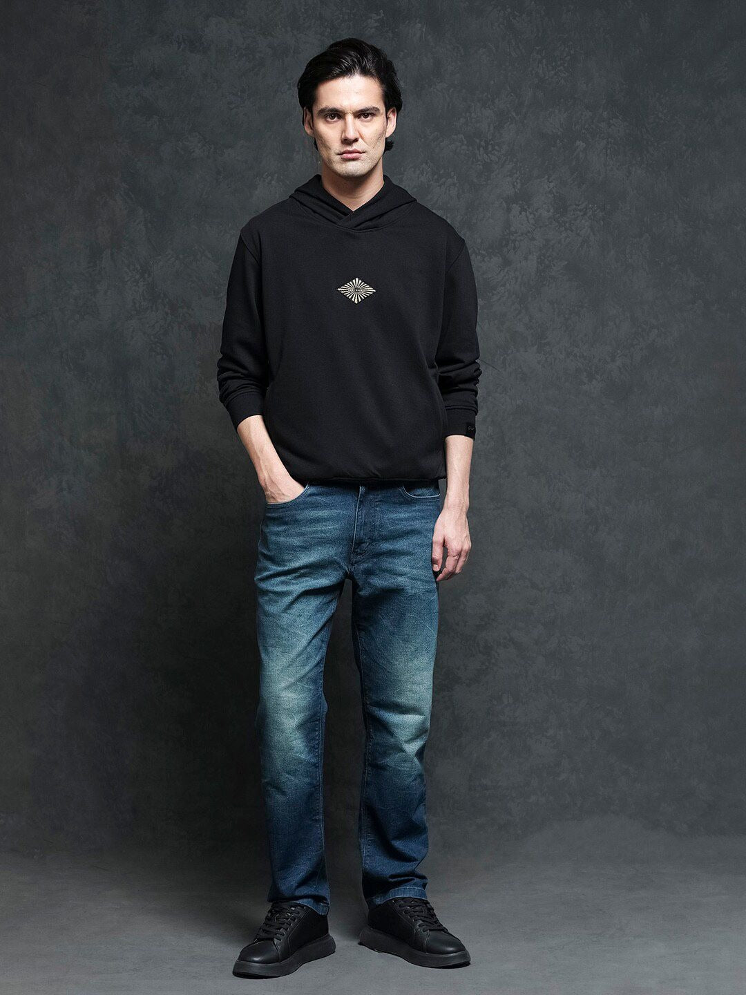 Men Trivial Graphic Print Hooded Sweatshirt – Stylish Casual Hoodie for Winter in Pakistan