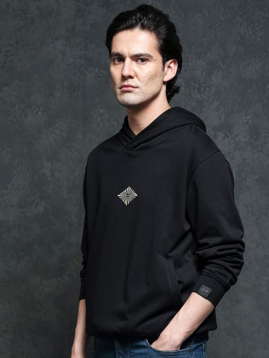 Men Trivial Graphic Print Hooded Sweatshirt – Stylish Casual Hoodie for Winter in Pakistan
