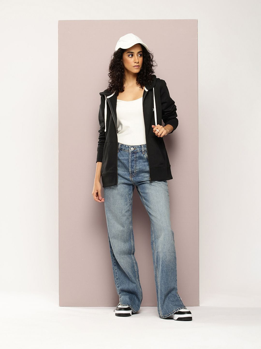 Women Hooded Zipper – Lightweight Breathable Zip-Up Hoodie for Pakistan | DENIMS