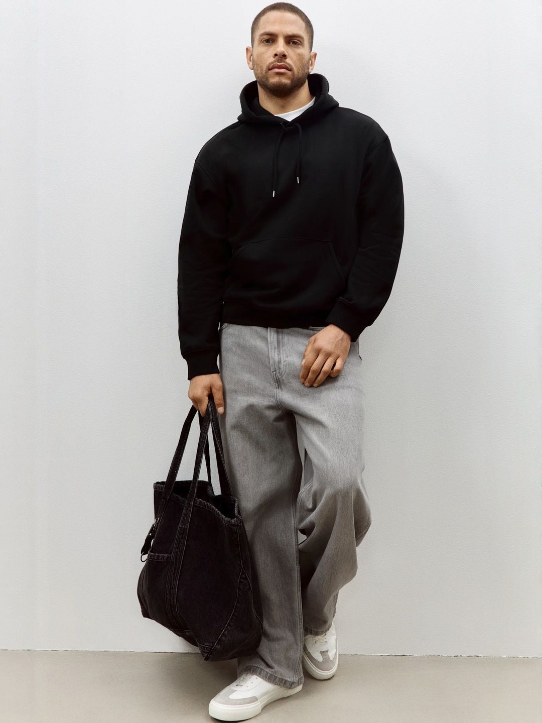 Men Black Relaxed Fit Hoodie – Comfortable Streetwear Style in Pakistan | DENIMS