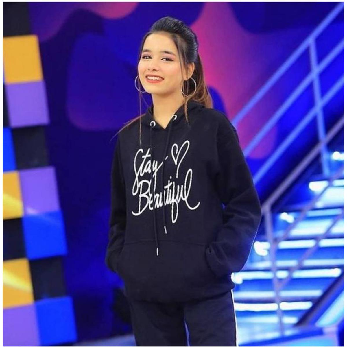 Black Stay Beautiful Fleece Full Sleeves Pull Over Hoodie For Women - DENIMS - Hoodies & Sweatshirts - 