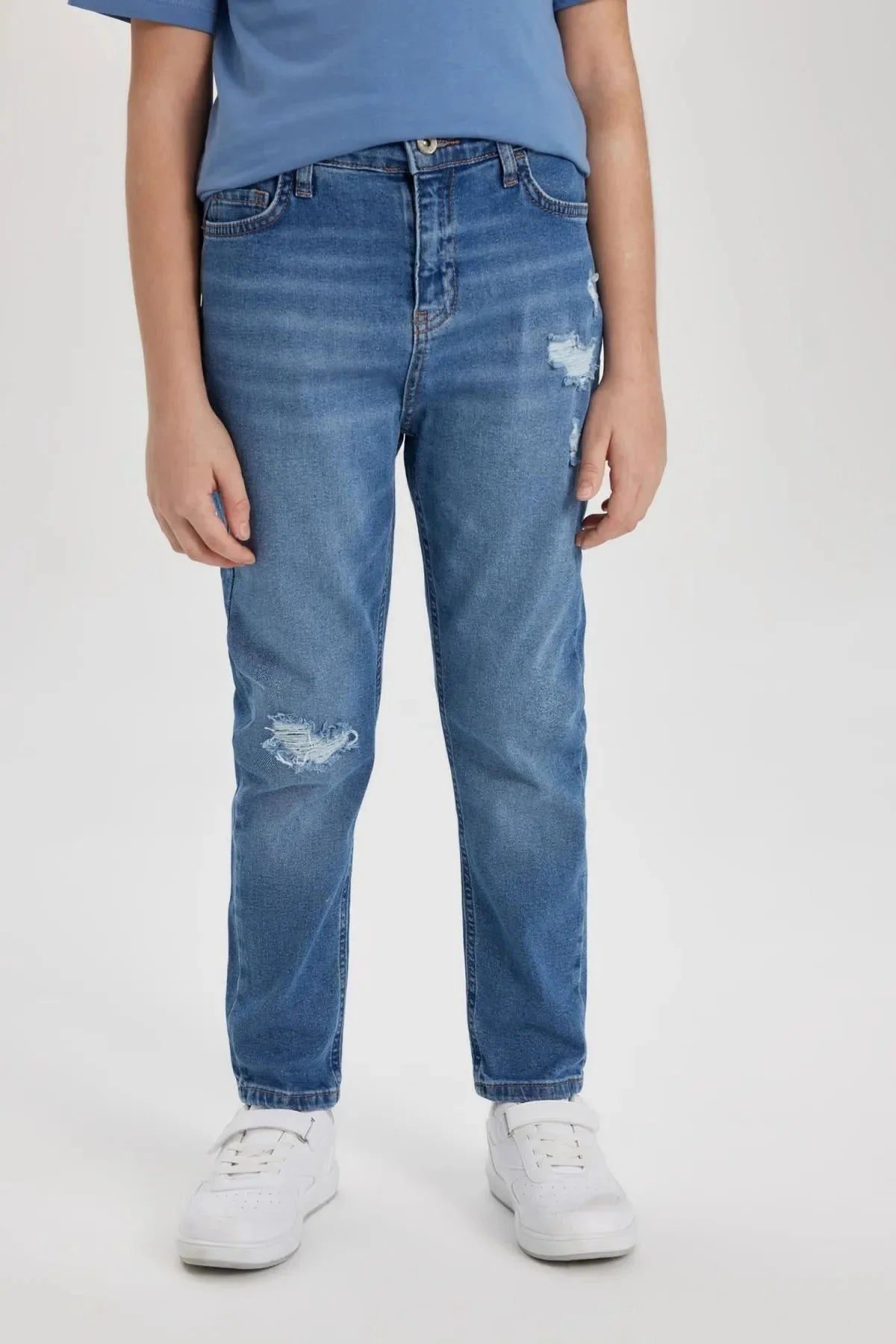 Boy's Carrot Fit Ripped Detailed Straight Leg Jean - DENIMS - Boys Jeans - 