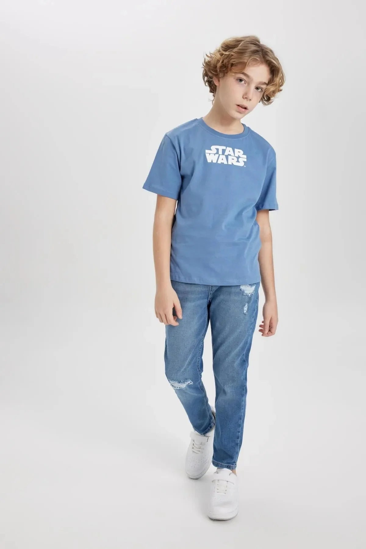 Boy's Carrot Fit Ripped Detailed Straight Leg Jean - DENIMS - Boys Jeans - 