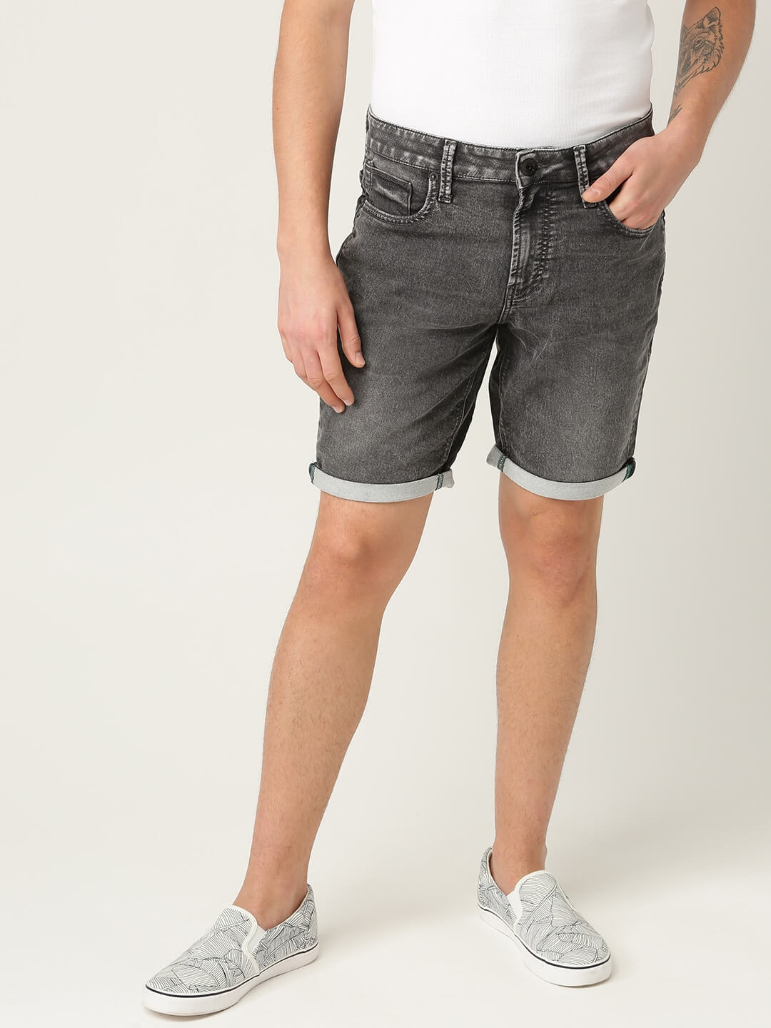 Men Charcoal Grey Solid Slim Fit Denim Shorts - DENIMS - Shorts - 